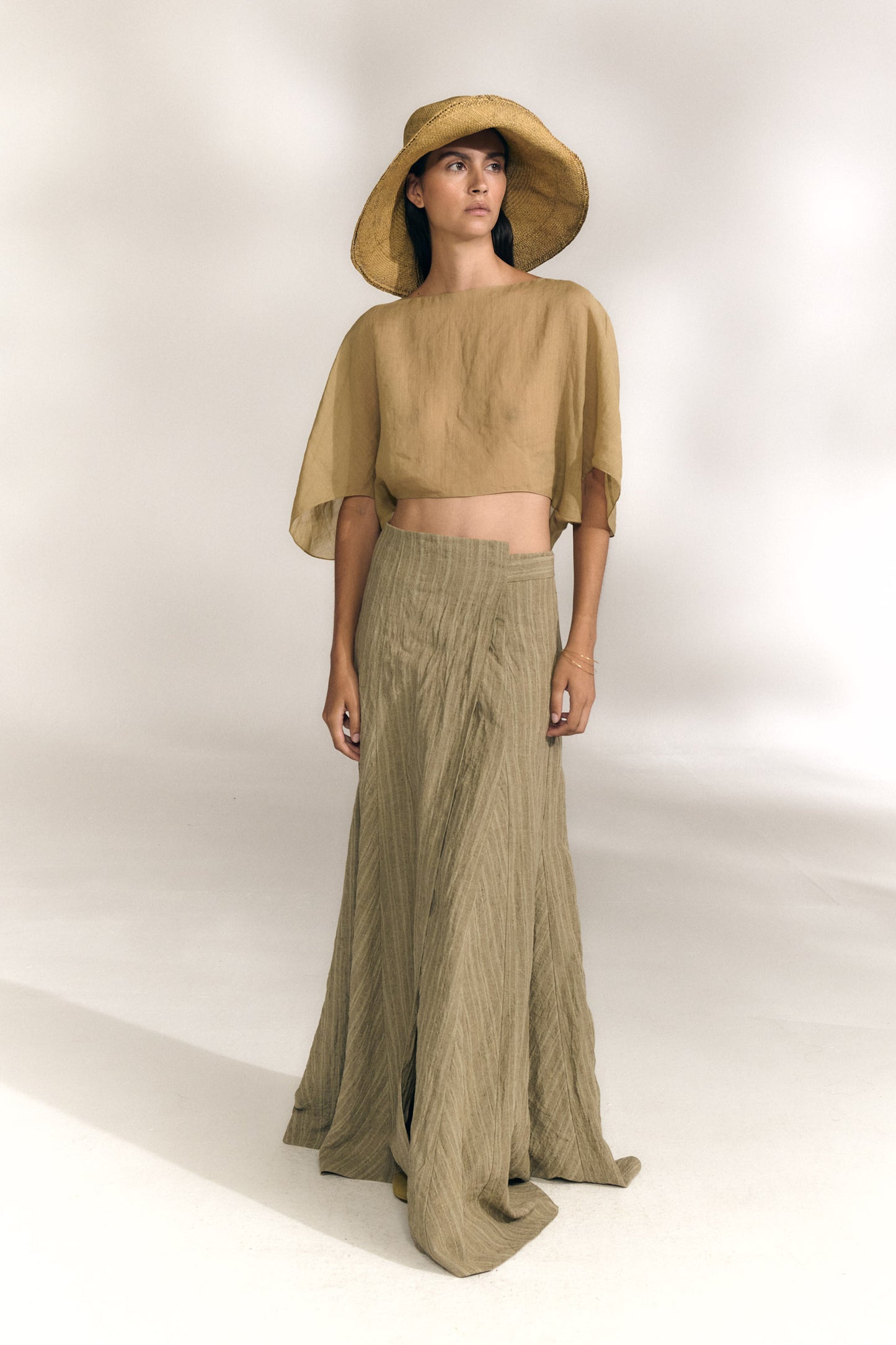 Nilo, falda larga envolvente de lino a rayas gris verde