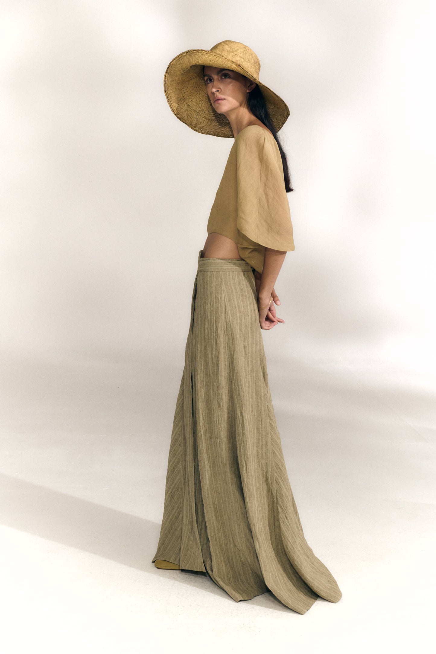 Nilo, falda larga envolvente de lino a rayas gris verde