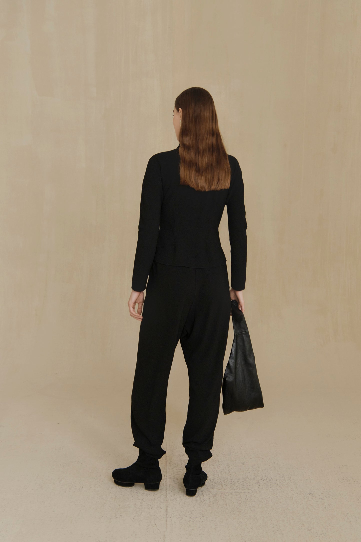 Amara, pantalon negro de lana virgen y viscosa