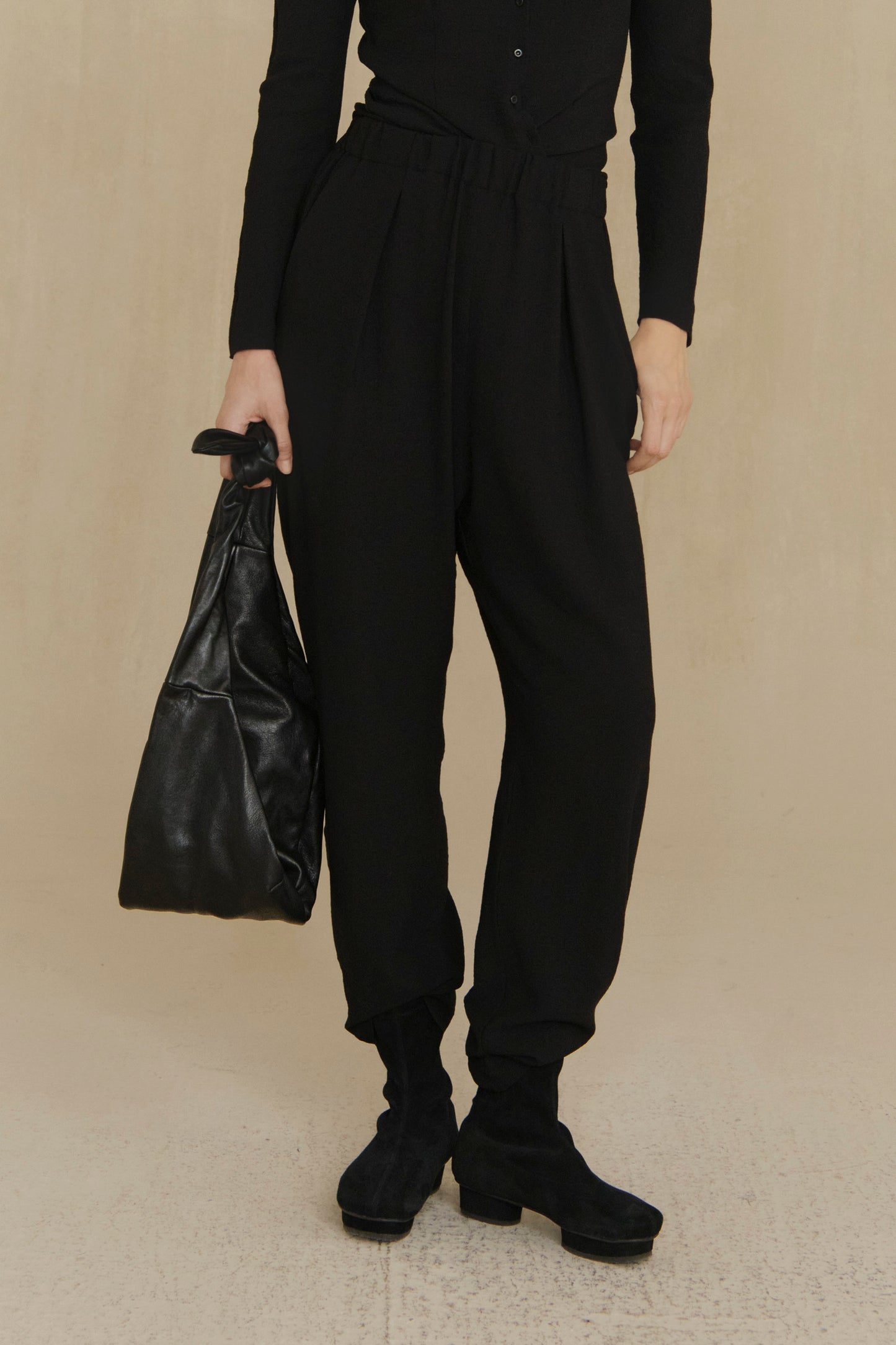 Amara, pantalon negro de lana virgen y viscosa