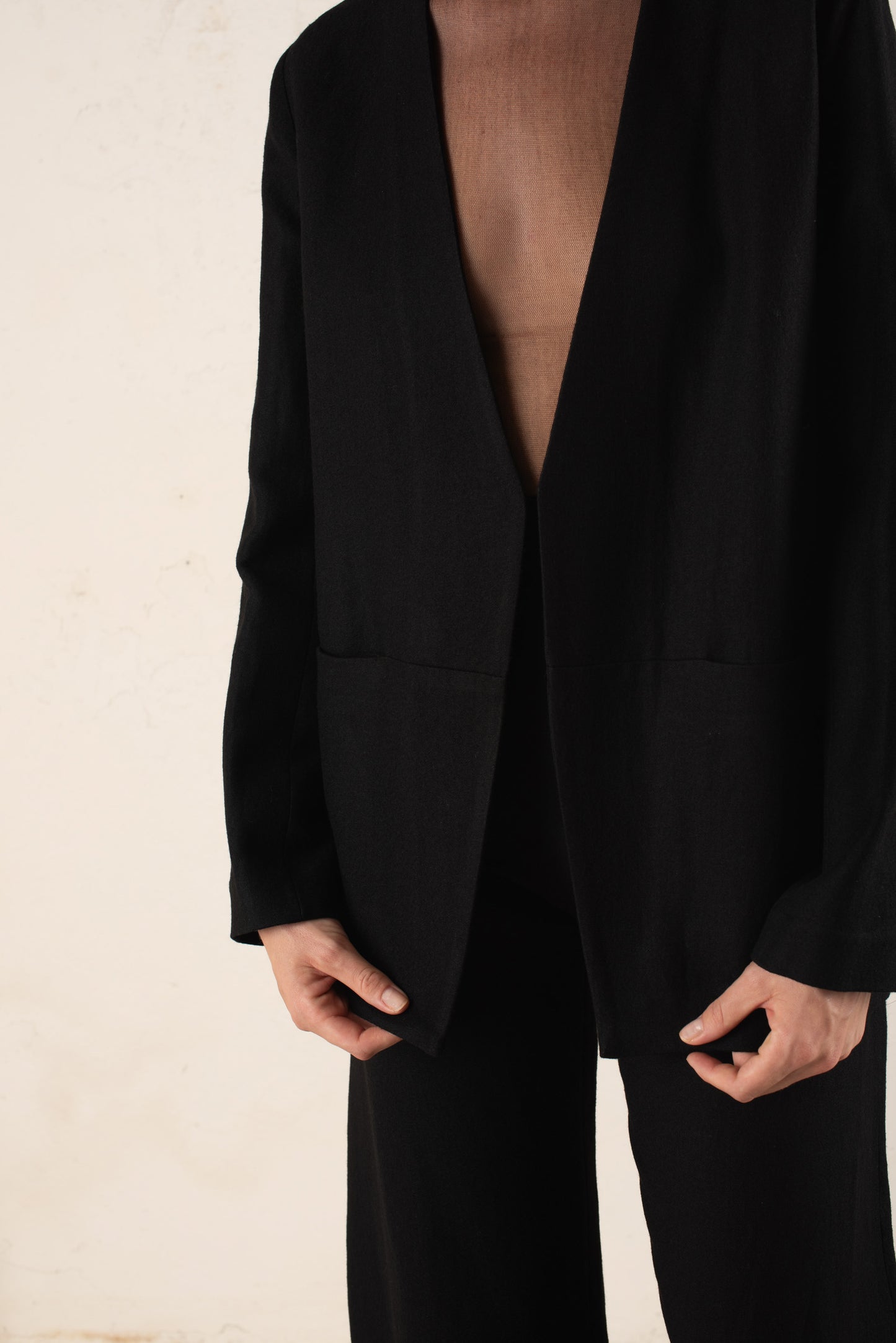 Viena, chaqueta en lino y lana virgen negra