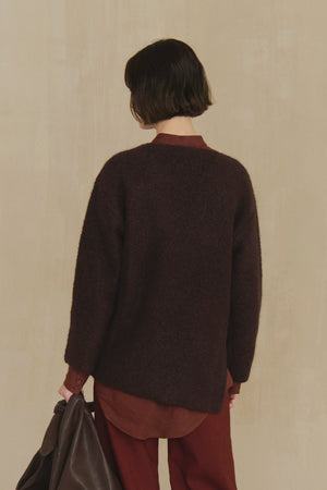 Yara, jersey de cachemir y seda marron burdeos