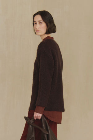 Yara, jersey de cachemir y seda marron burdeos