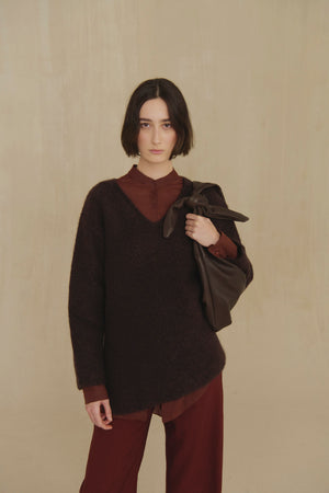 Yara, jersey de cachemir y seda marron burdeos