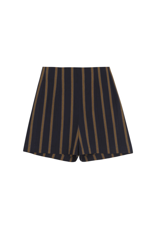 Kenia, striped shorts