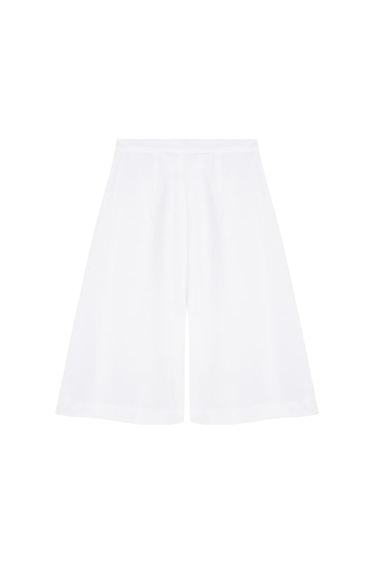 Nadia, white linen shorts